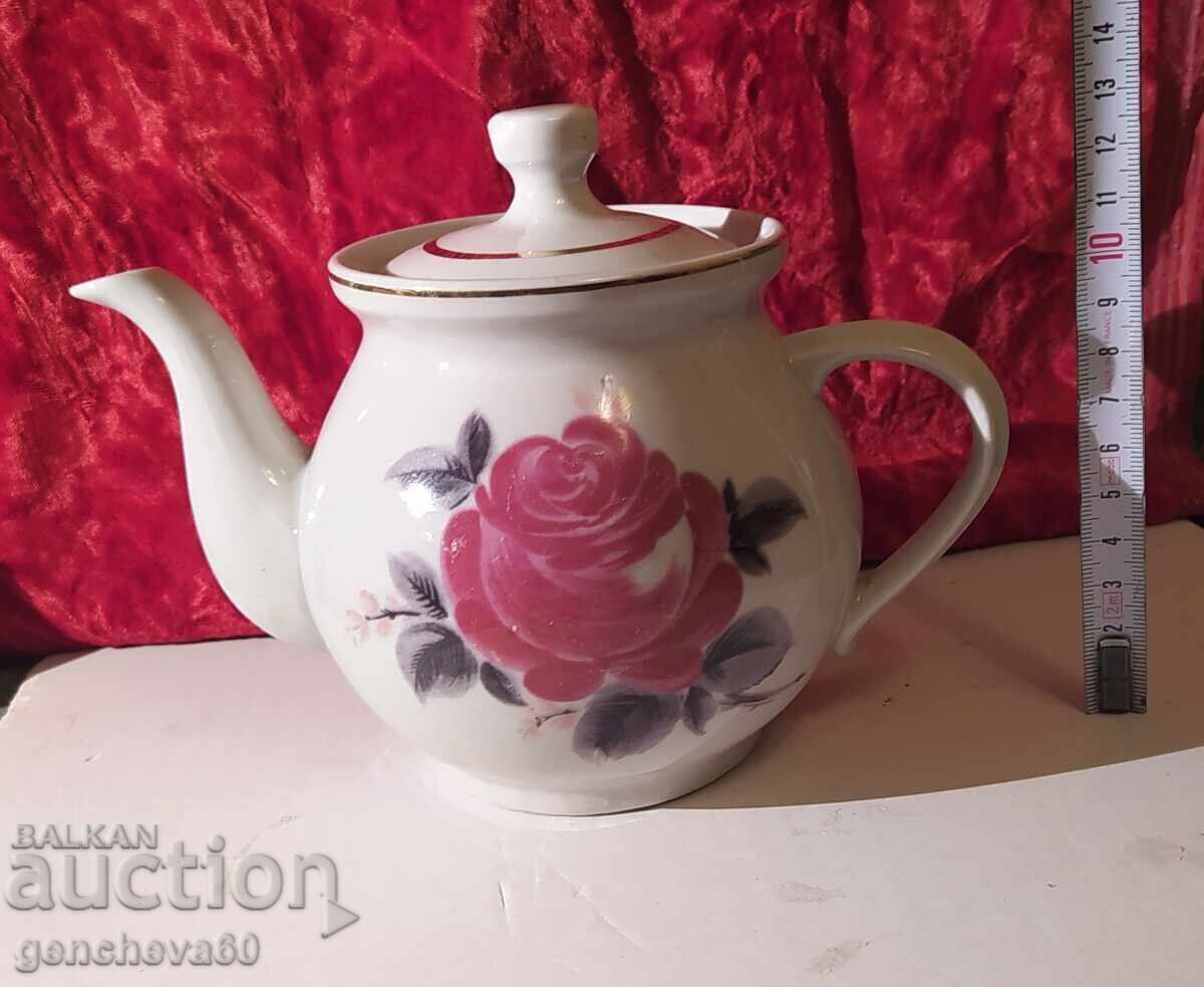 Livrarea Ceainic vintage din porțelan rusesc Dovbiș Livrarea Ceainic vintage din porțelan rusesc Dovbiș