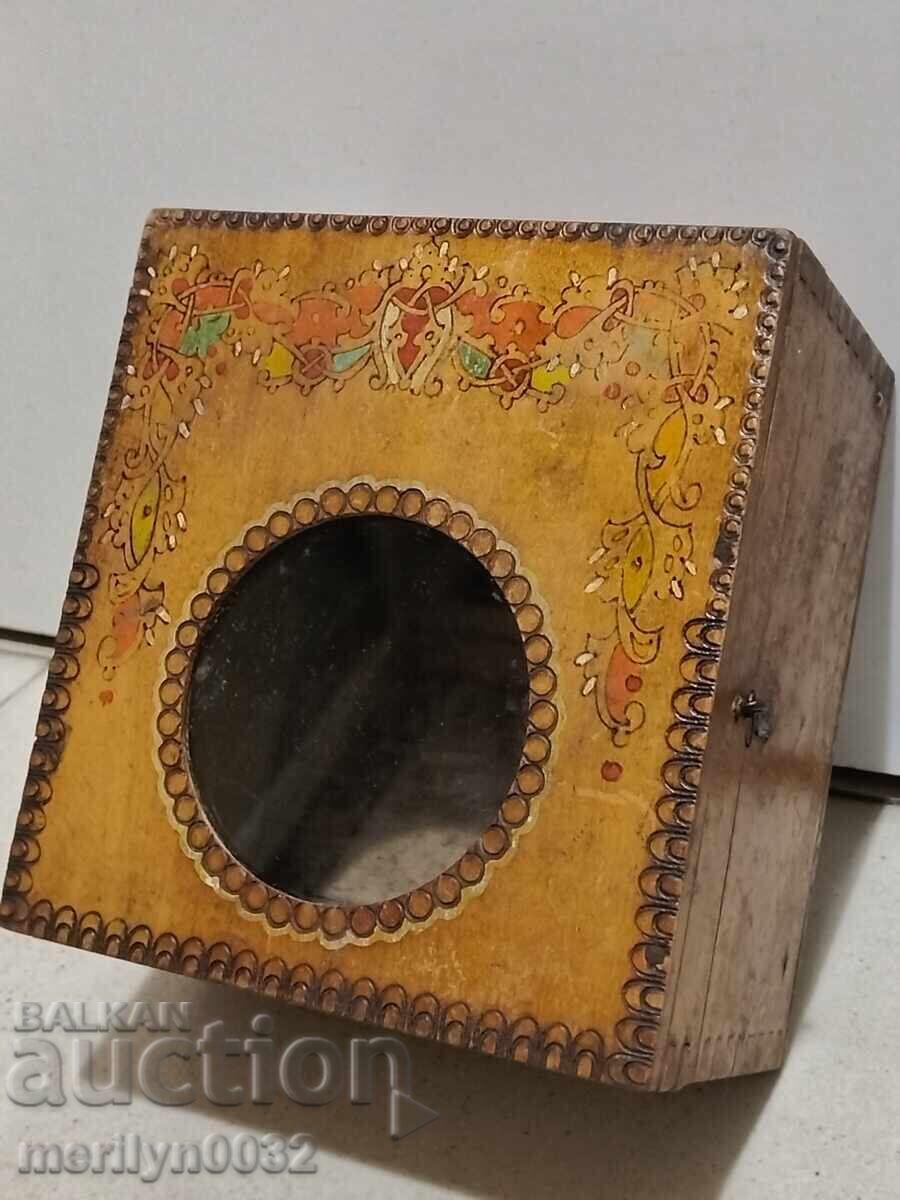 Παλιό ξύλινο κουτί για ρολόι-ξυπνητήρι με τιμή 34.00 BGN | € 17.38