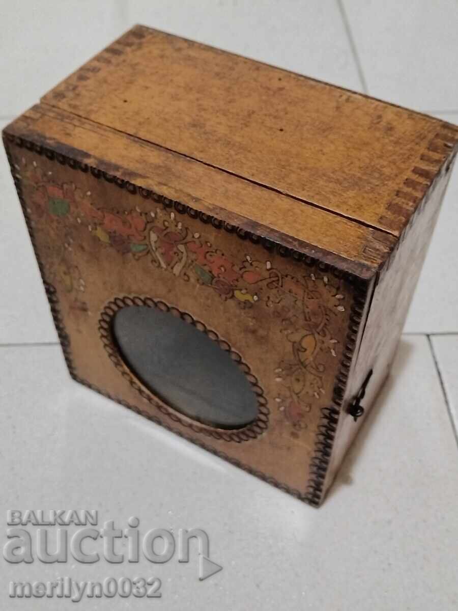 Παράδοση Παλιό ξύλινο κουτί για ρολόι-ξυπνητήρι
