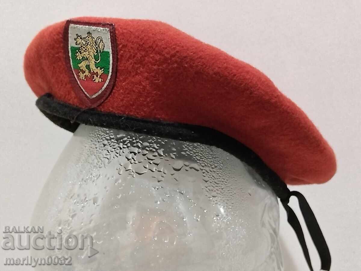 Δημοπρασία Στρατιωτικό μπερέ, στολή, μπερέ με εθνόσημο Δημοπρασία Στρατιωτικό μπερέ, στολή, μπερέ με εθνόσημο