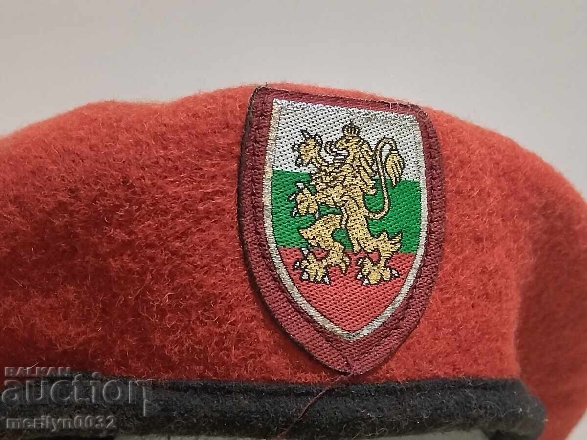 Στρατιωτικό μπερέ, στολή, μπερέ με εθνόσημο Στρατιωτικό μπερέ, στολή, μπερέ με εθνόσημο