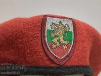 Στρατιωτικό μπερέ, στολή, μπερέ με εθνόσημο