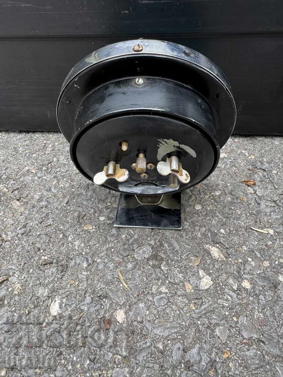 Delivery of Antique Chinese Animated Desk Clock with Fish Delivery of Antique Chinese Animated Desk Clock with Fish