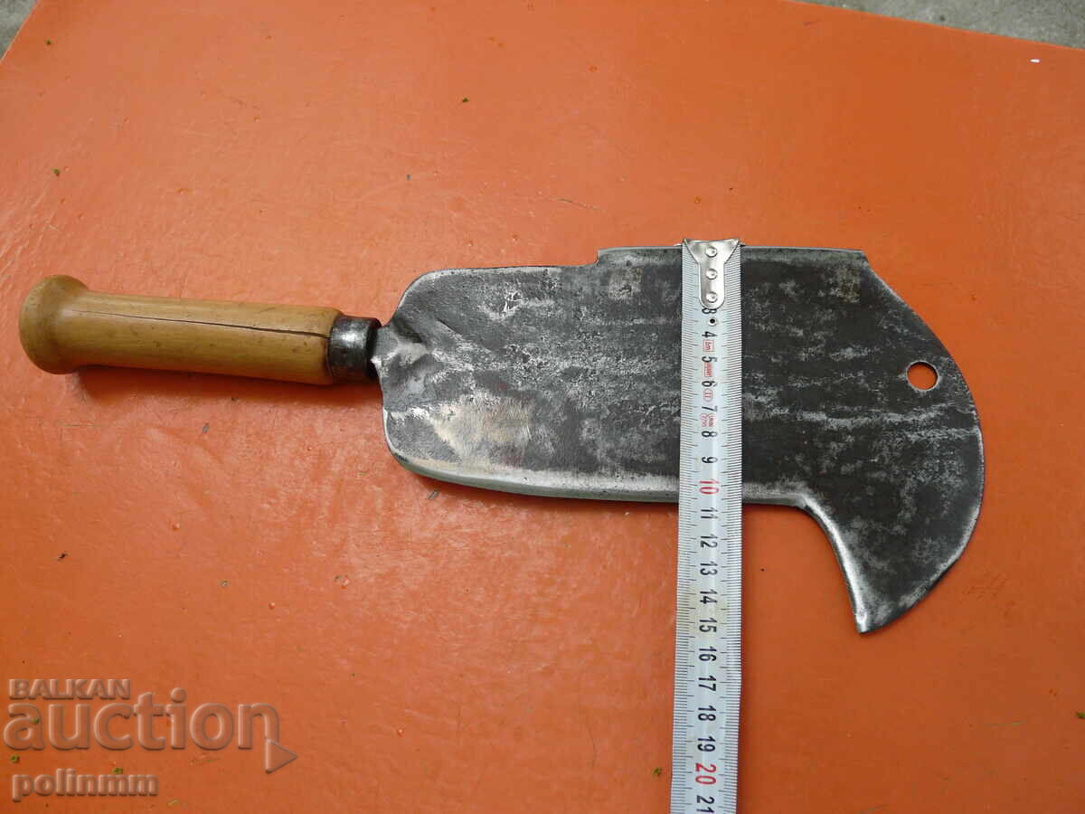 Cosor - 572 cu preț 50.00 BGN | € 25.56 Cosor - 572 cu preț 50.00 BGN | € 25.56