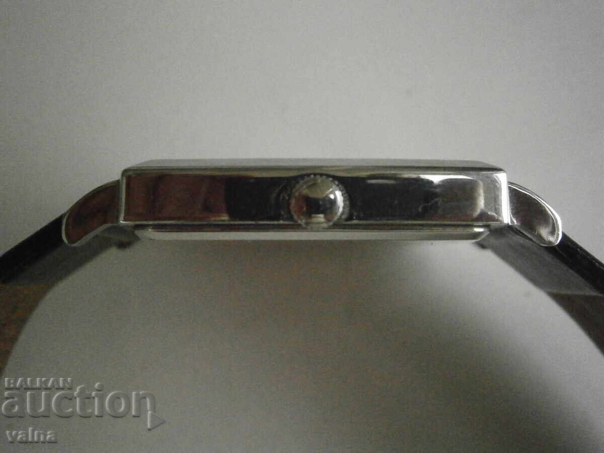 Доставка на НОВ Q&Q, quartz 38mm x 38mm; височина 6,8мм!