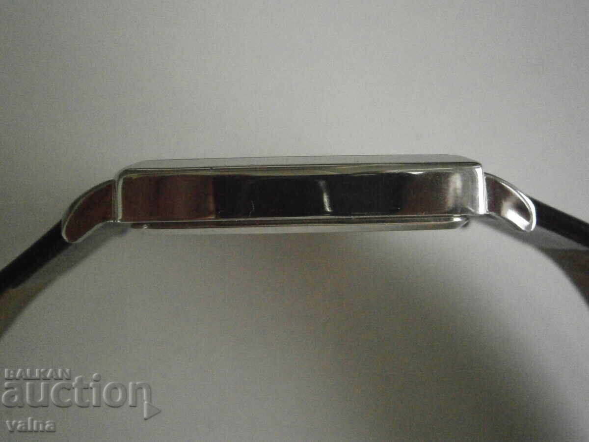 NEW Q&Q, quartz 38mm x 38mm; height 6.8mm! - 5