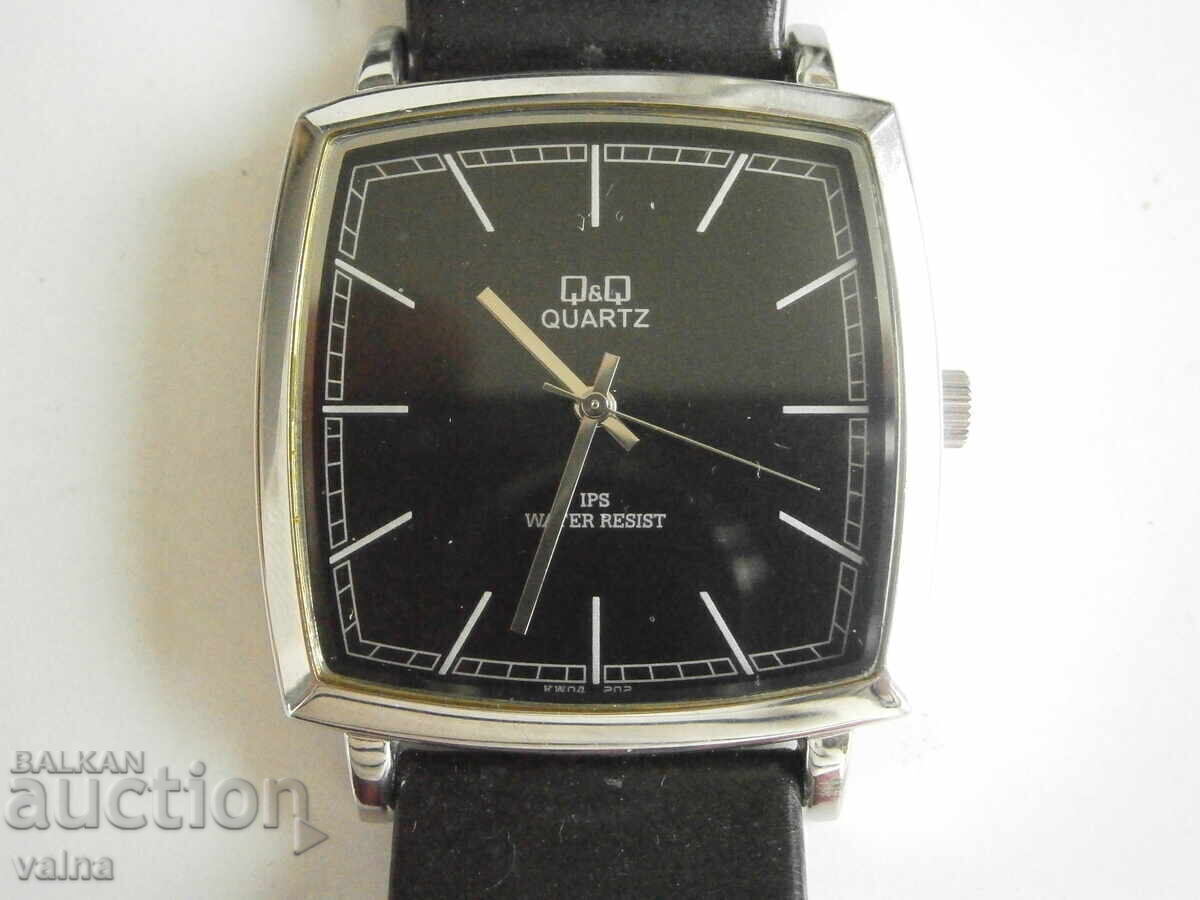 НОВ Q&Q, quartz 38mm x 38mm; височина 6,8мм!
