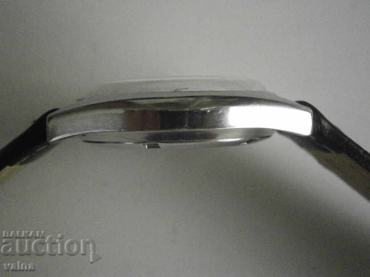 SEIKO 5, cal. 7009A-8049, vtg automatic, case - 38.2mm, Japan - 5 SEIKO 5, cal. 7009A-8049, vtg automatic, case - 38.2mm, Japan - 5