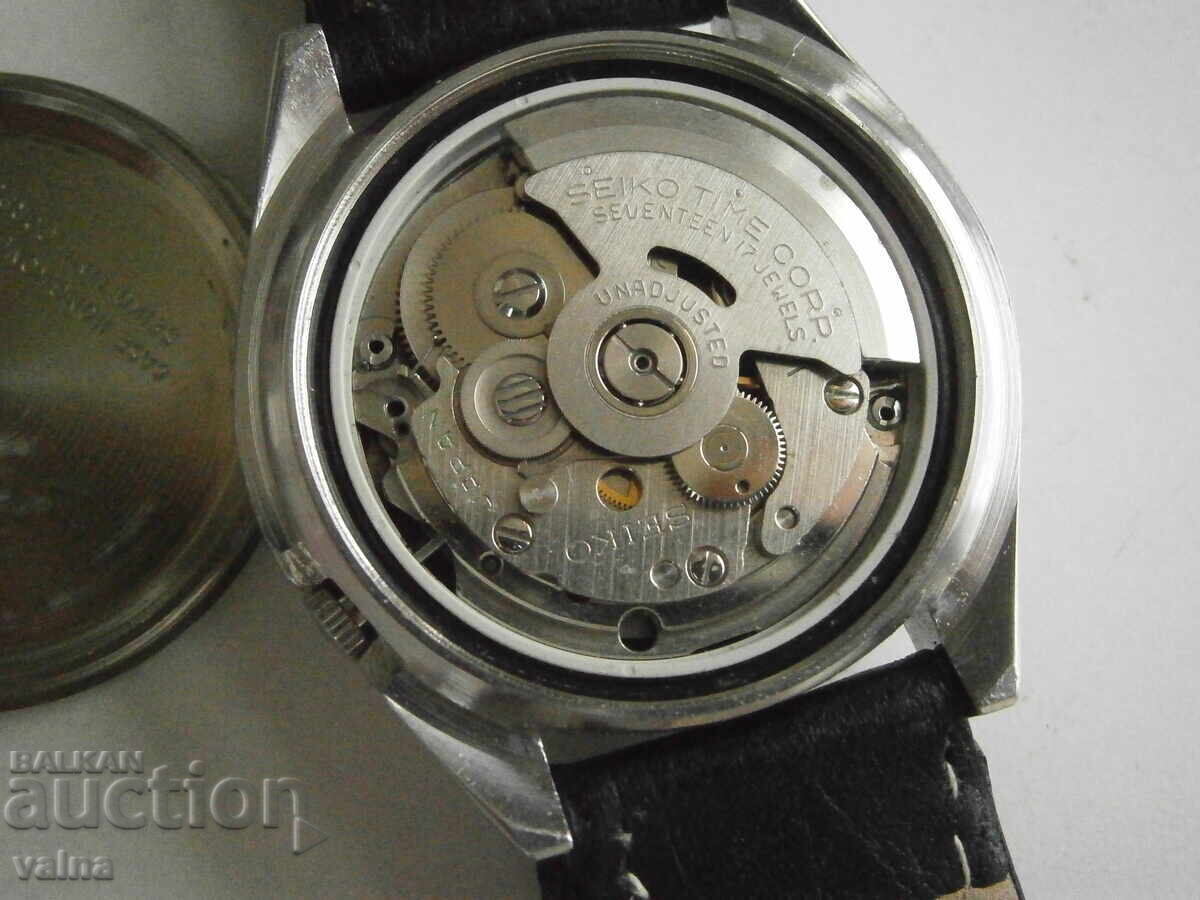 SEIKO 5, cal. 7009A-8049, vtg automatic, case - 38.2mm, Japan - 7 SEIKO 5, cal. 7009A-8049, vtg automatic, case - 38.2mm, Japan - 7