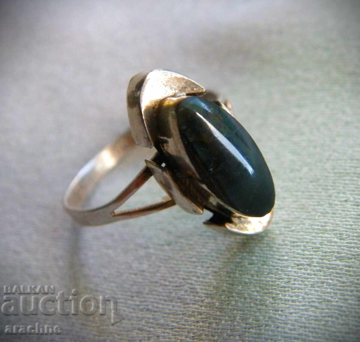 Ασημένιο, χειροποίητο σχεδιαστικό δαχτυλίδι με λαμπραδορίτη, Μεξικό με τιμή 75.00 BGN | € 38.35