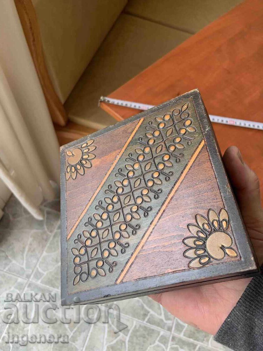 ΚΟΥΤΙ ΞΥΛΟ ΠΥΡΟΓΡΑΦΙΚΟ ΣΧΕΔΙΟ ΑΝΤΙΚΕ ΑΠΟ SOCA MOSTRA με τιμή 23.00 BGN | € 11.76