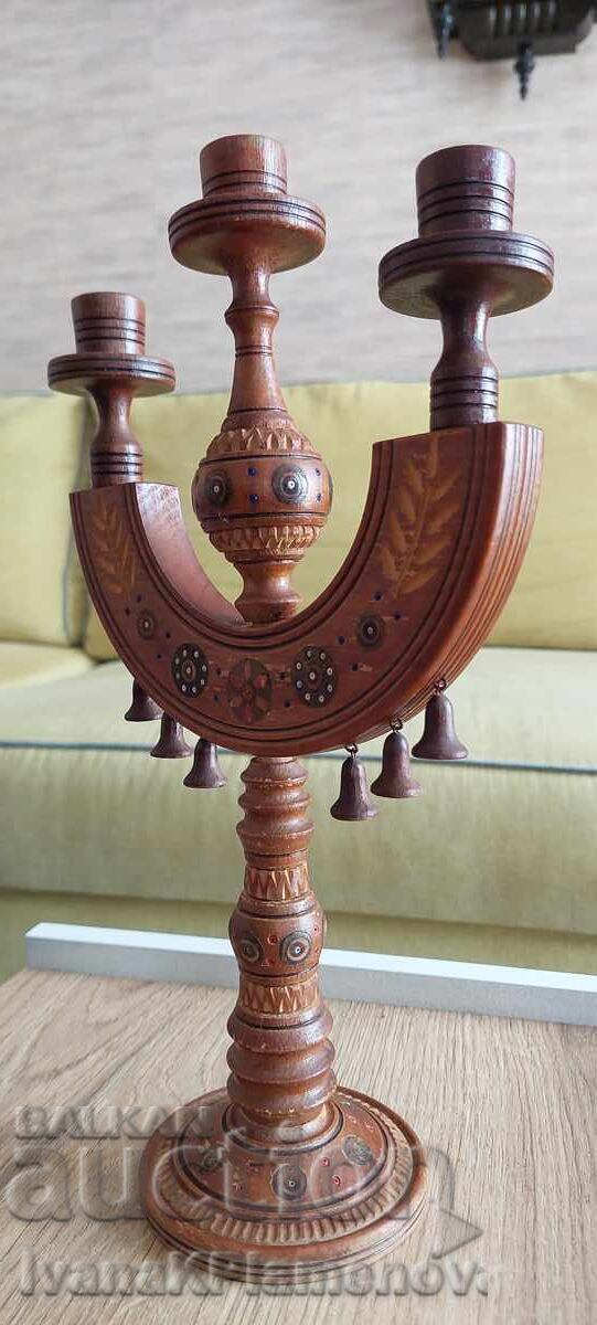 Παράδοση Ξυλόγλυπτος κηροστάτης για γνώστες Παράδοση Ξυλόγλυπτος κηροστάτης για γνώστες