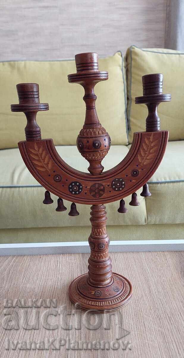 Дърворезба свещник за ценители