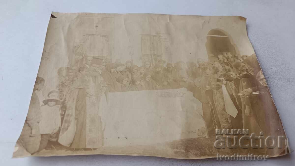 Φωτογραφία Κηδεία με δύο κληρικούς Φωτογραφία Κηδεία με δύο κληρικούς