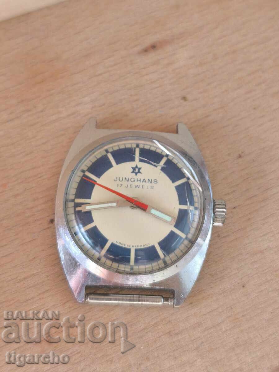 Часовник JUNGHANS