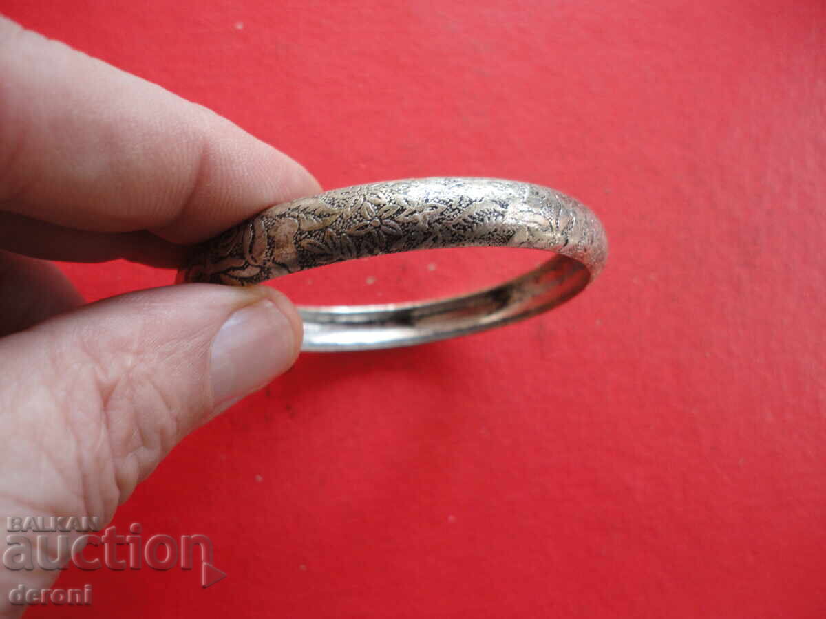 Υπέροχο ασημένιο βραχιόλι 2 με τιμή 10.00 BGN | € 5.11 Υπέροχο ασημένιο βραχιόλι 2 με τιμή 10.00 BGN | € 5.11