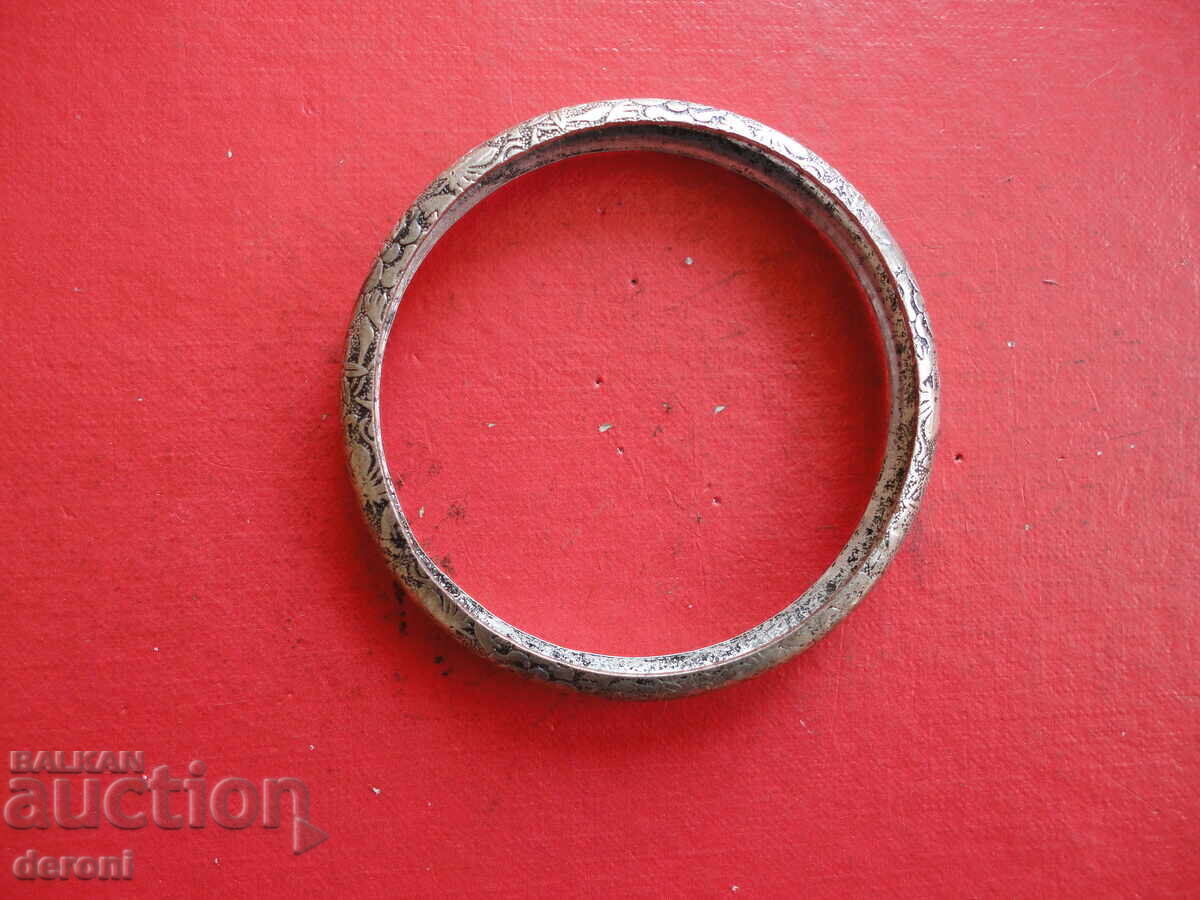 Παράδοση Υπέροχο ασημένιο βραχιόλι 2 Παράδοση Υπέροχο ασημένιο βραχιόλι 2