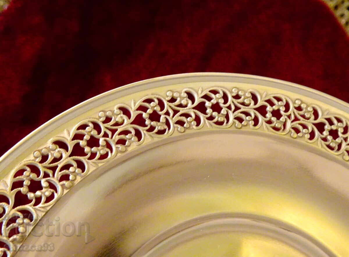 Уникални бронзови чинии с филигран,позлата. с цена 45.00 лв. | € 23.01 Уникални бронзови чинии с филигран,позлата. с цена 45.00 лв. | € 23.01