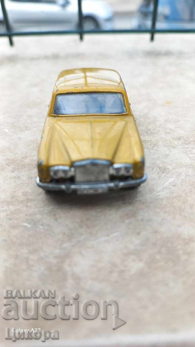 Delivery of MATCHBOX BULGARIA ROLLS ROYCE SILVER SHADOW