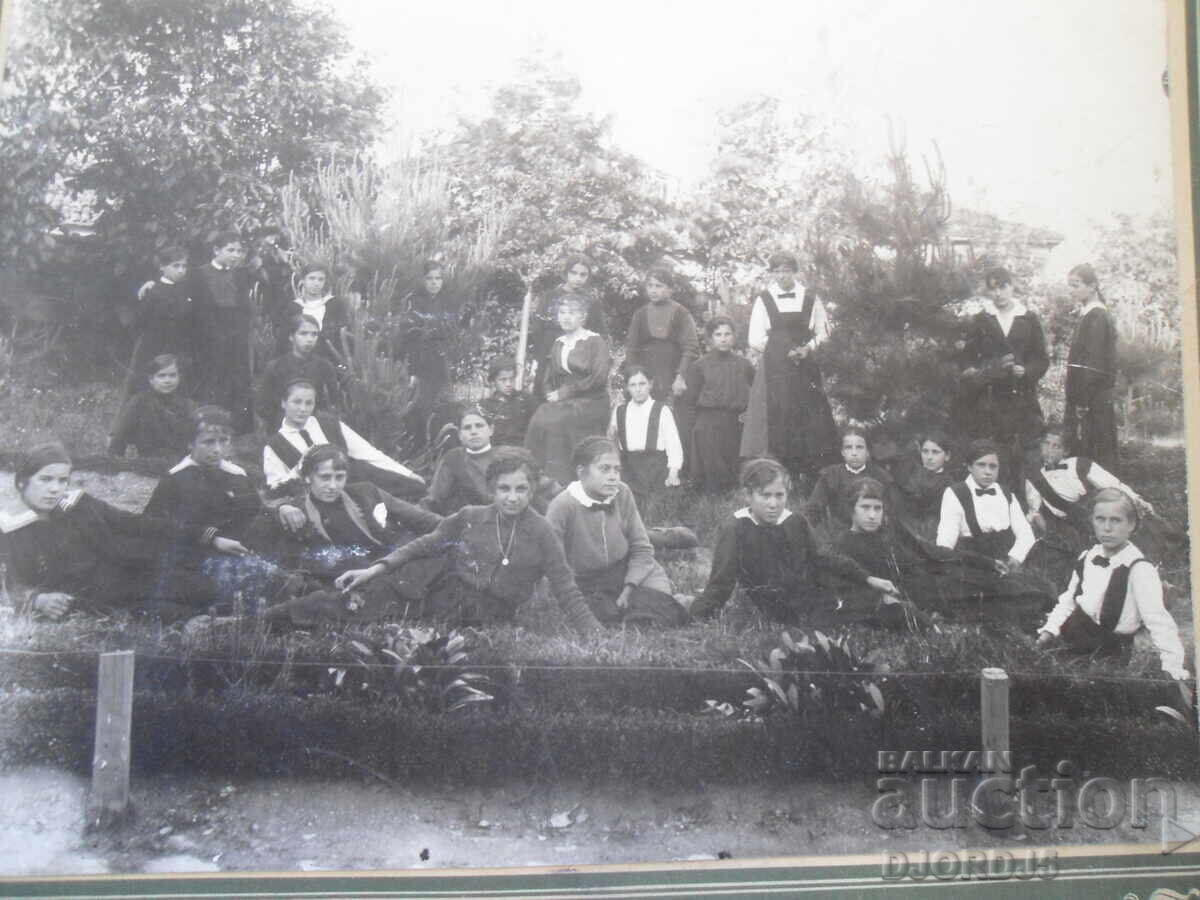 Old photo, cardboard with price 12.00 BGN | € 6.14 Old photo, cardboard with price 12.00 BGN | € 6.14