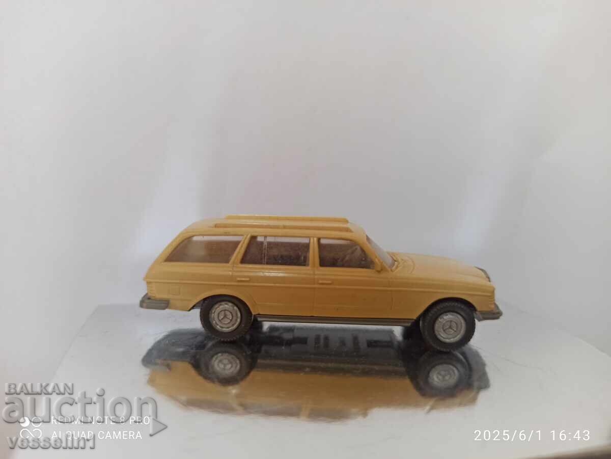 Mercedes123 combi 1/87 Wiking HO car from the nineties with price € 8.50 | 16.62 BGN Mercedes123 combi 1/87 Wiking HO car from the nineties with price € 8.50 | 16.62 BGN