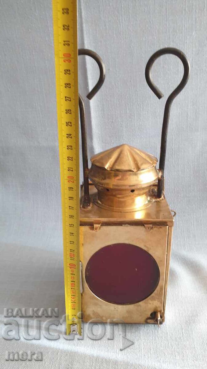 Με μπρούτζινο φανάρι με λευκό και κόκκινο φως - 5 Με μπρούτζινο φανάρι με λευκό και κόκκινο φως - 5