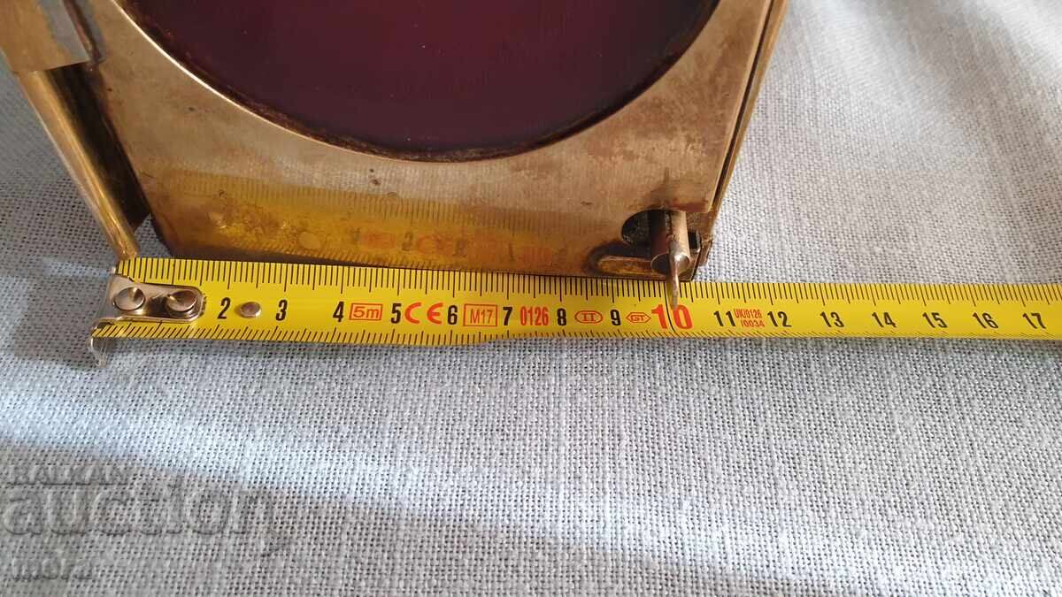 Με μπρούτζινο φανάρι με λευκό και κόκκινο φως - 6 Με μπρούτζινο φανάρι με λευκό και κόκκινο φως - 6