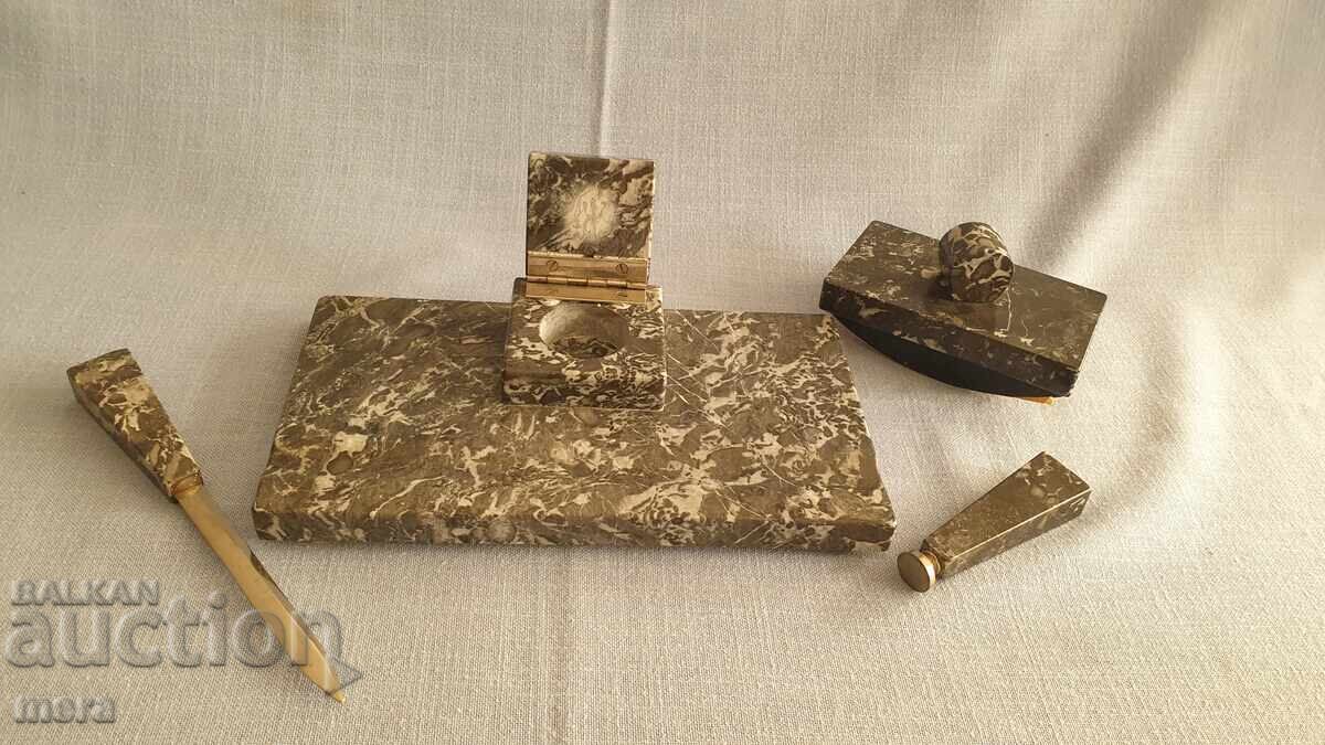 Комплект мраморна мастилница с аксесоари за бюро с цена 115.00 лв. | € 58.80 Комплект мраморна мастилница с аксесоари за бюро с цена 115.00 лв. | € 58.80