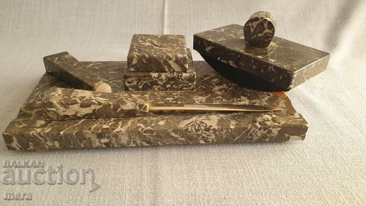 Аукцион Комплект мраморна мастилница с аксесоари за бюро Аукцион Комплект мраморна мастилница с аксесоари за бюро