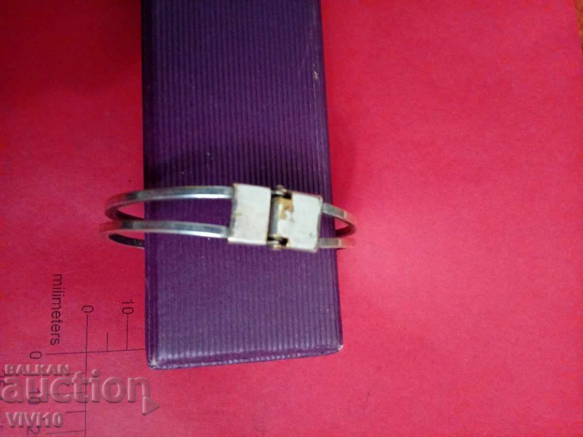 Licitație Brățară veche cu 2 pietre mari Licitație Brățară veche cu 2 pietre mari