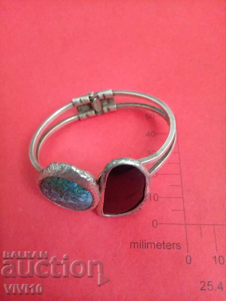 Αρχαίο βραχιόλι με 2 μεγάλα πετράδια