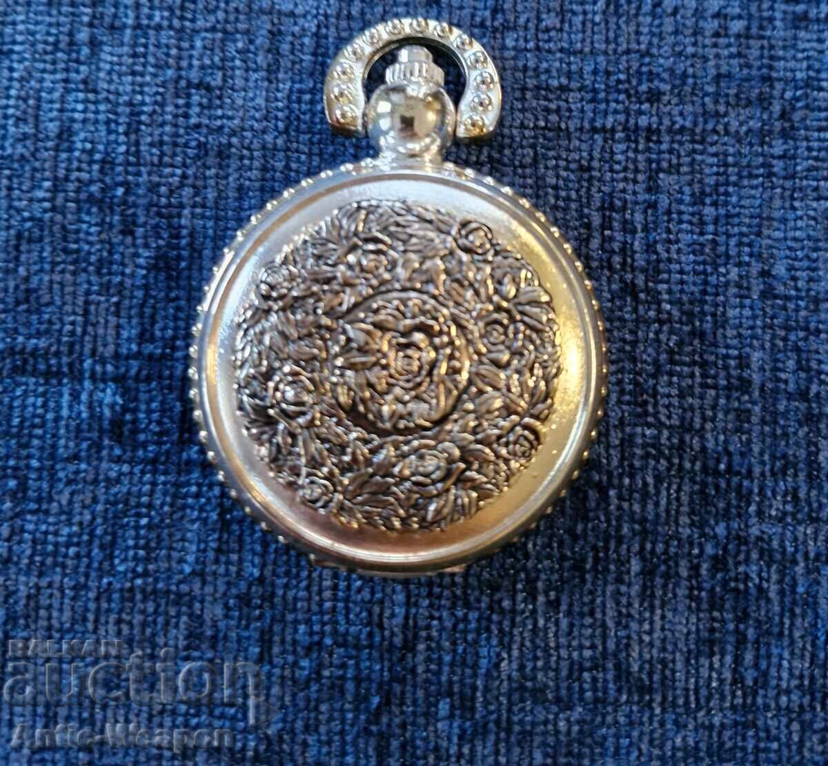 Ceas de buzunar mecanic # 3 cu preț 40.00 BGN | € 20.45 Ceas de buzunar mecanic # 3 cu preț 40.00 BGN | € 20.45