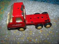 Camion de jucărie din tablă roșie Micro