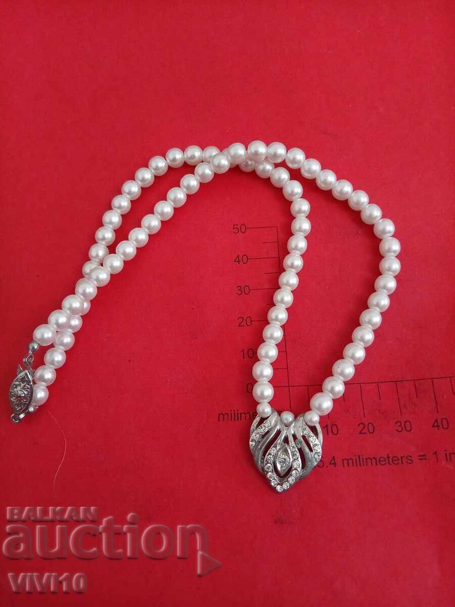 Αρχαίο κολιέ με μαργαριτάρια