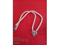 Αρχαίο κολιέ με μαργαριτάρια