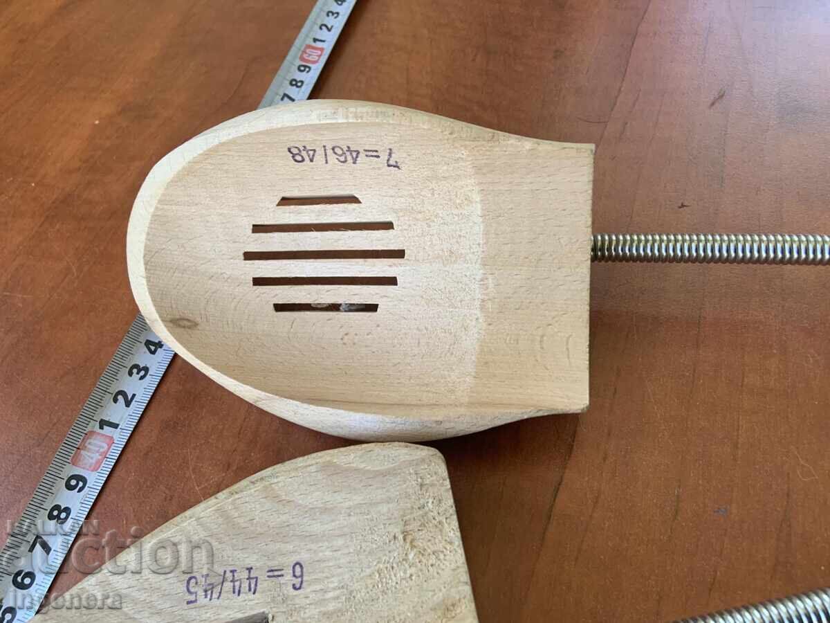 Delivery of MOLD SHOE MOLDS WOOD BRANDED TENSIONERS STRETCHERS