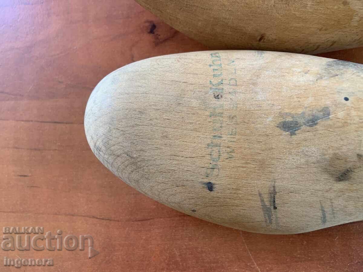 Auction  MOLD SHOE MOLDS WOOD BRANDED TENSIONERS STRETCHERS