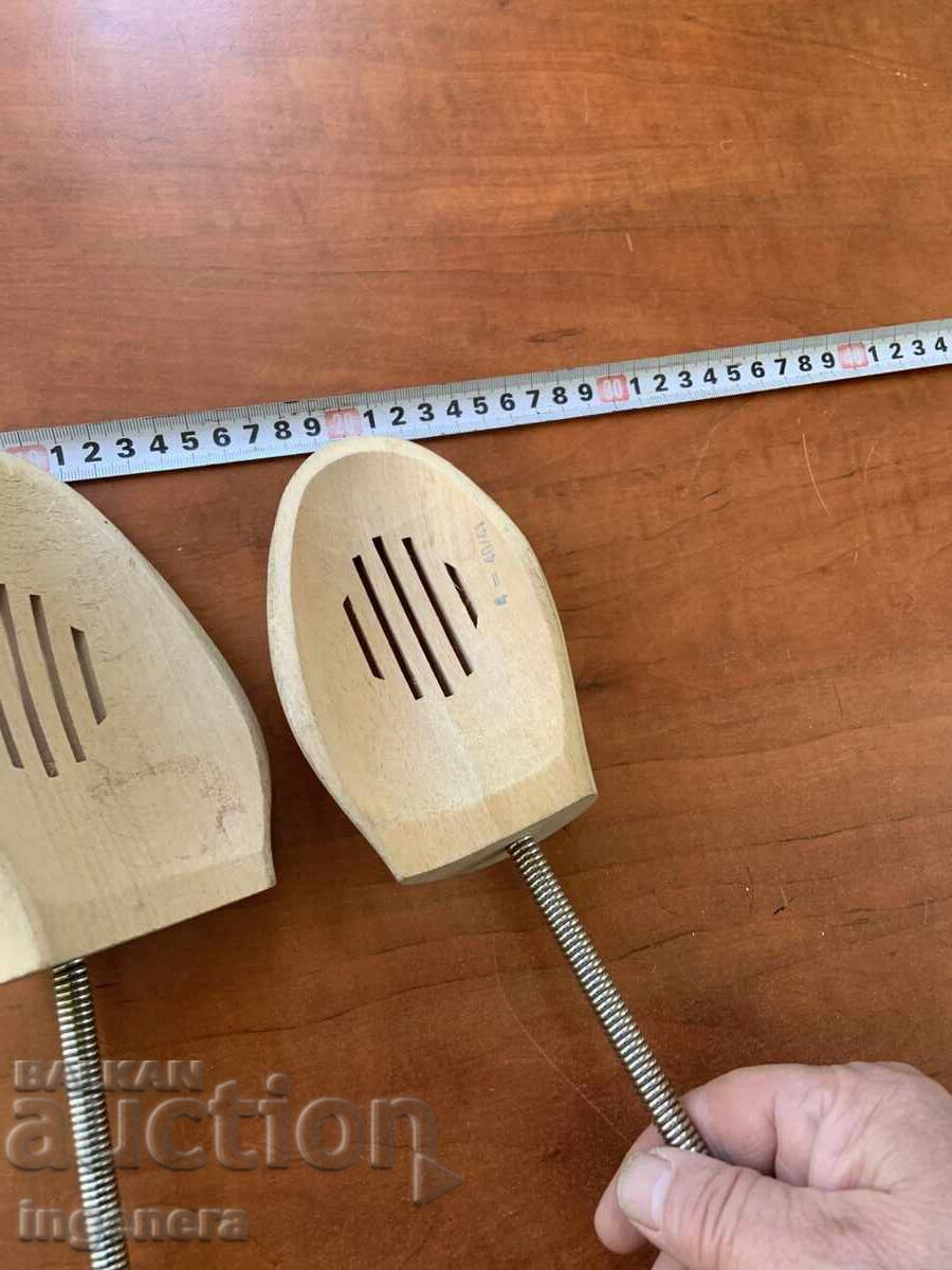 Delivery of MOLD SHOE MOLDS WOOD BRANDED TENSIONERS STRETCHERS Delivery of MOLD SHOE MOLDS WOOD BRANDED TENSIONERS STRETCHERS