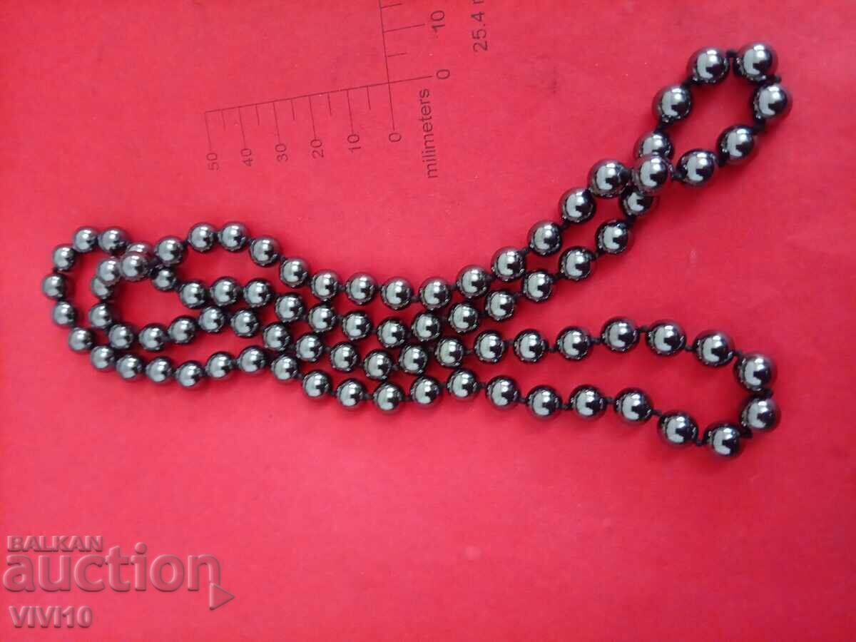 Colier vechi cu hematit cu preț € 20.00 | 39.12 BGN Colier vechi cu hematit cu preț € 20.00 | 39.12 BGN