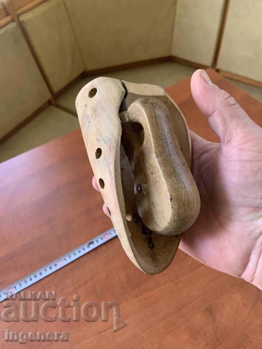 Delivery of MOLD SHOE MOLDS WOOD BRANDED TENSIONERS STRETCHERS