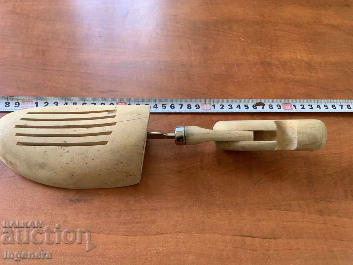 Auction MOLD SHOE MOLDS WOOD BRANDED TENSIONERS STRETCHERS Auction MOLD SHOE MOLDS WOOD BRANDED TENSIONERS STRETCHERS