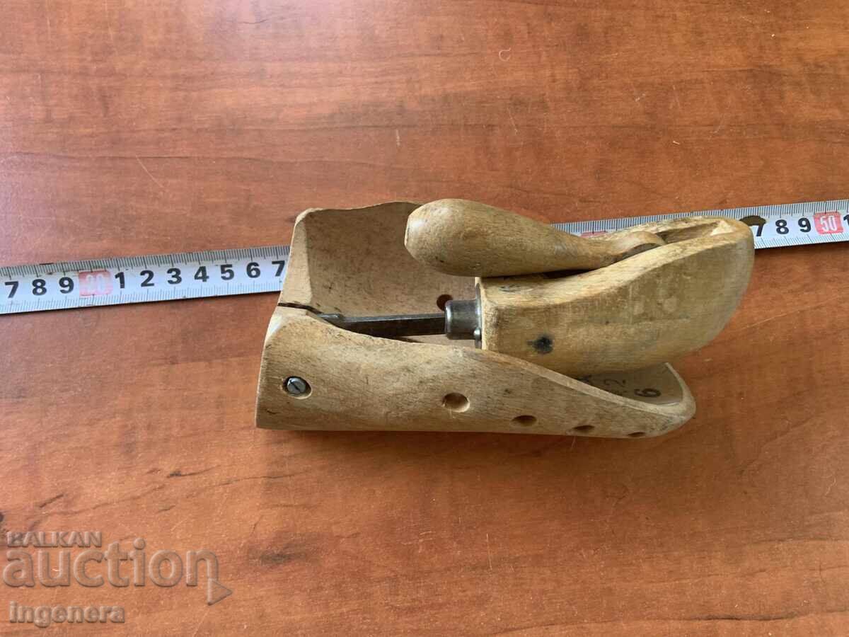 Delivery of MOLD SHOE MOLDS WOOD BRANDED TENSIONERS STRETCHERS