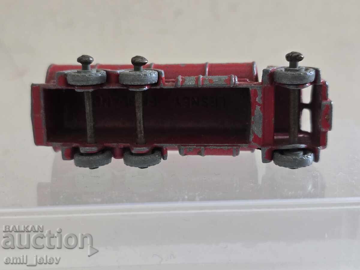 LESNEY MATCHBOX-11A ERF Petrol Tanker 1955-1958 - 6 LESNEY MATCHBOX-11A ERF Petrol Tanker 1955-1958 - 6