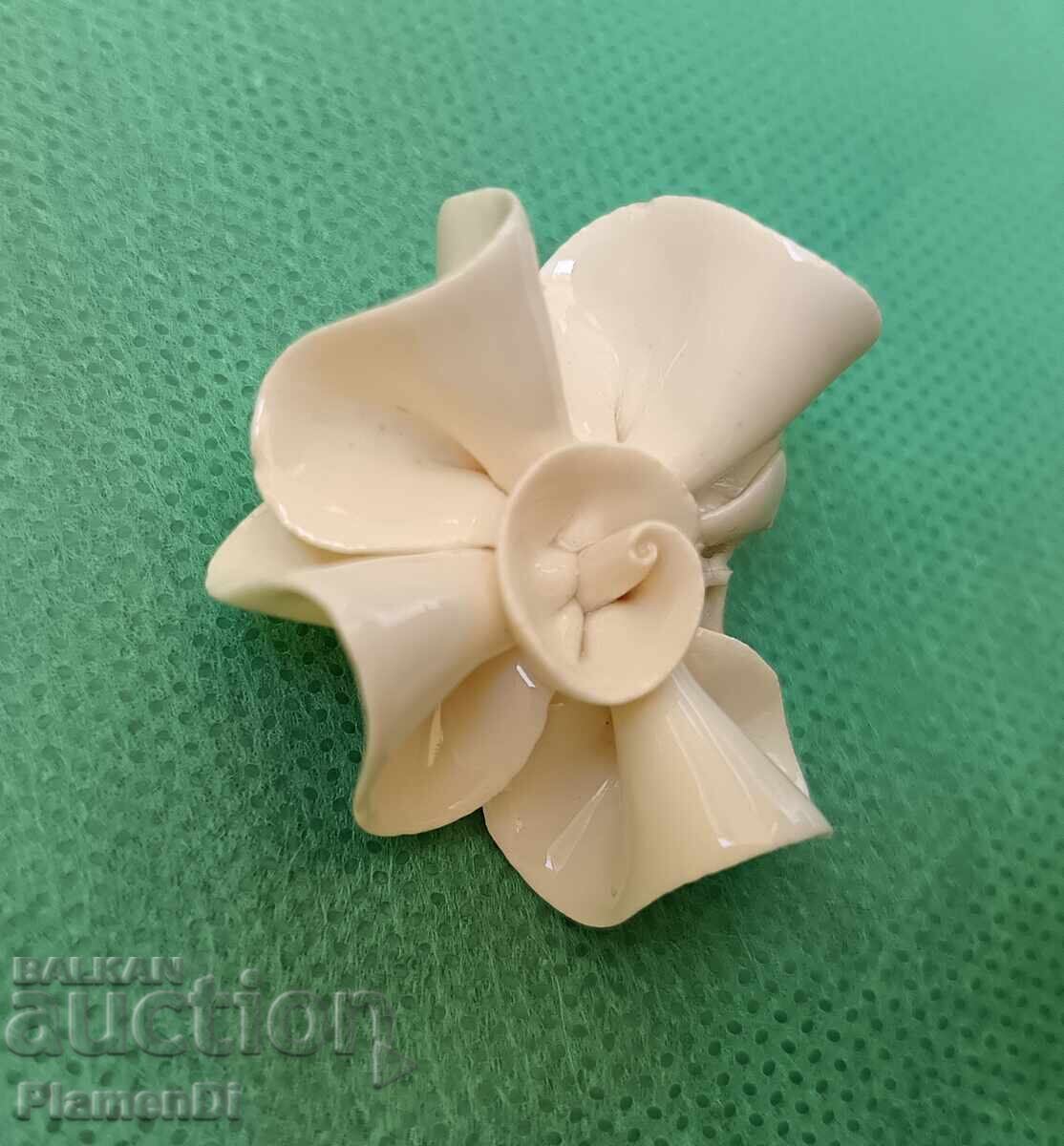 Аукцион Стара Българска порцеланова брошка