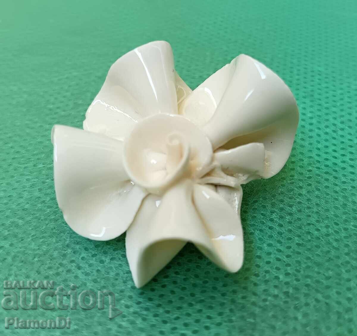 Livrarea Veche broșă de porțelan bulgărească Livrarea Veche broșă de porțelan bulgărească