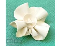 Стара Българска порцеланова брошка