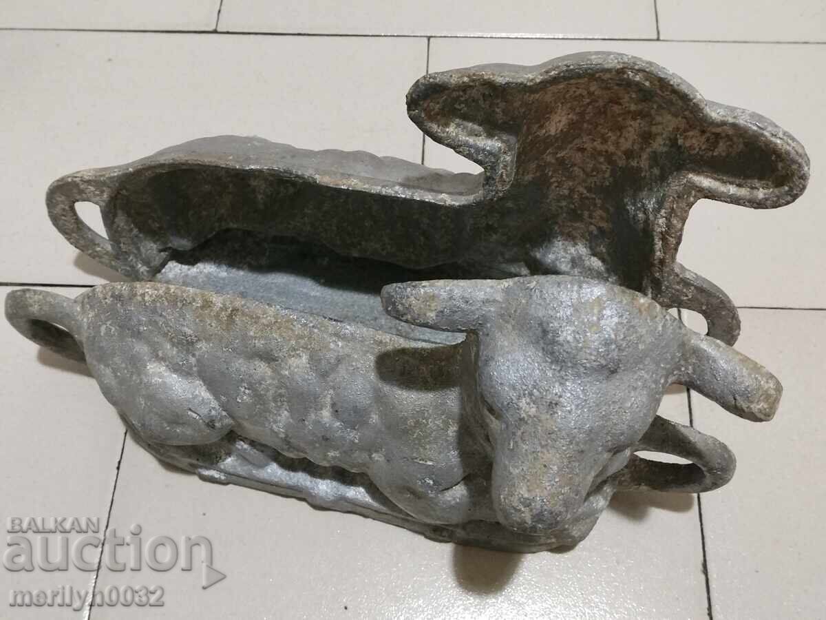 Стар калъп за обреден Великденски хляб с форма на агнец с цена 94.00 лв. | € 48.06