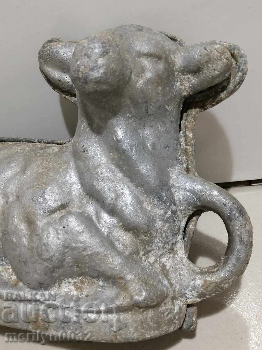 Стар калъп за обреден Великденски хляб с форма на агнец - 7