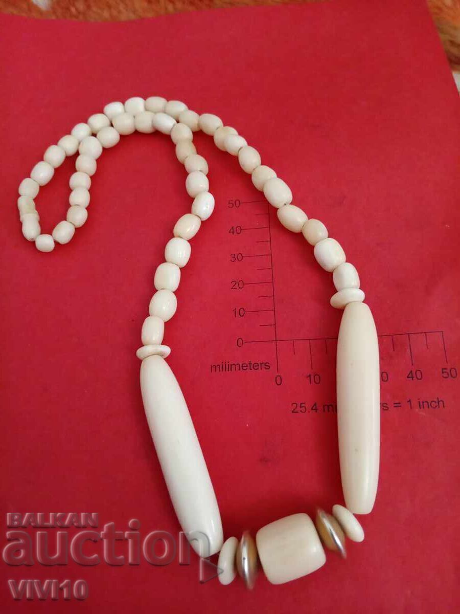 Colier vechi din os Colier vechi din os