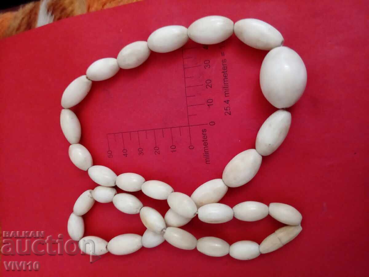 Colier vechi din os cu preț € 25.00 | 48.90 BGN Colier vechi din os cu preț € 25.00 | 48.90 BGN